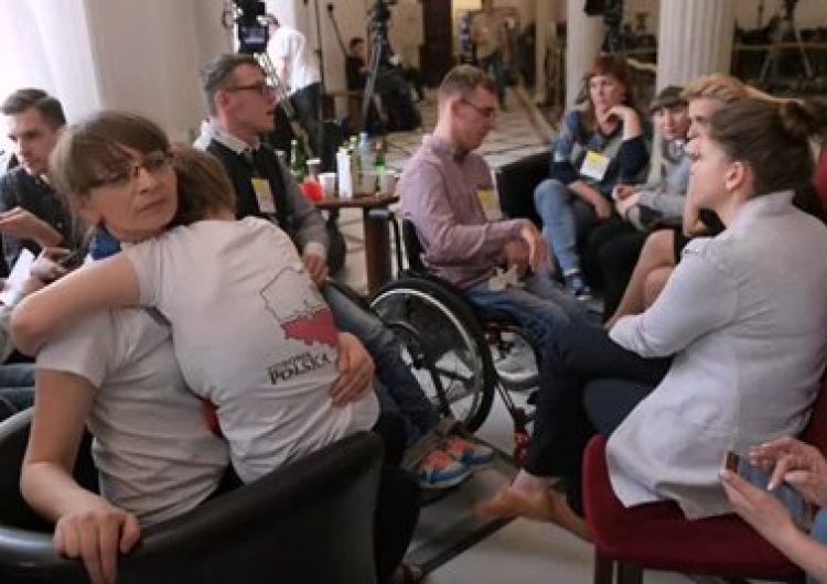  Protest rodziców osób niepełnosprawnych w Sejmie. Co oferuje rząd?