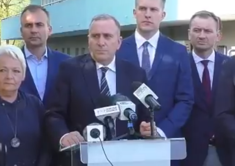 Dziennikarz pyta o sukcesy PO - Schetyna najpierw milczy, później robi unik