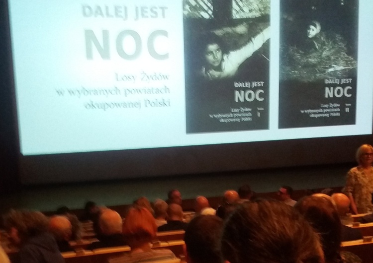 Krzysztof Wyszkowski relacjonuje na żywo promocję książki o mordowaniu Żydów przez Polaków w POLIN