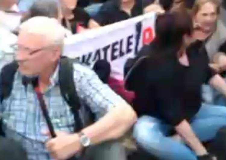  [video] Burdy na Nowym Świecie. Radykalna organizacja Obywatele RP blokuje legalną manifestację