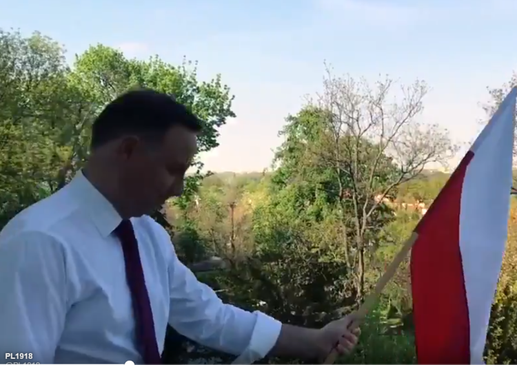  Prezydent Andrzej Duda już wywiesił flagę. A Ty?
