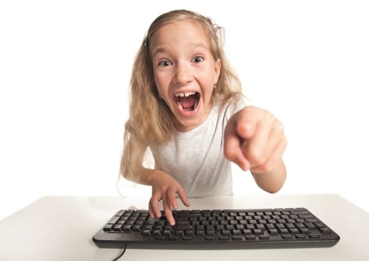 "Jak mnie ktoś oznaczy na zdjęciu, lajkuję. To oczywiste". Jak nastolatki funkcjonują w internecie?