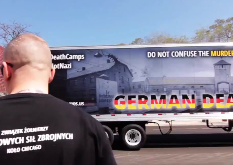  Ciężarówka #GermanDeathCamps pojawiła się na paradzie 3 maja w Chicago