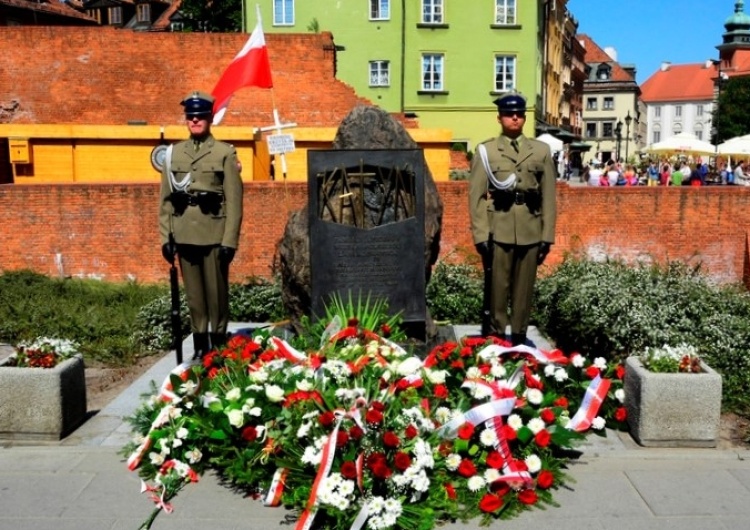 20. rocznica odsłonięcia pomnika Katyńskiego w Warszawie. "Nie możemy zapomnieć o tej zbrodni"