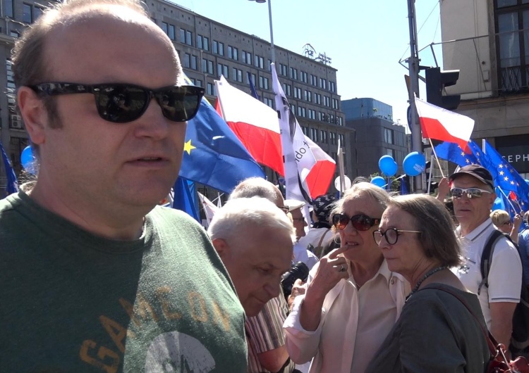 Dziennikarz uderzony kamieniem podczas Marszu Wolności!