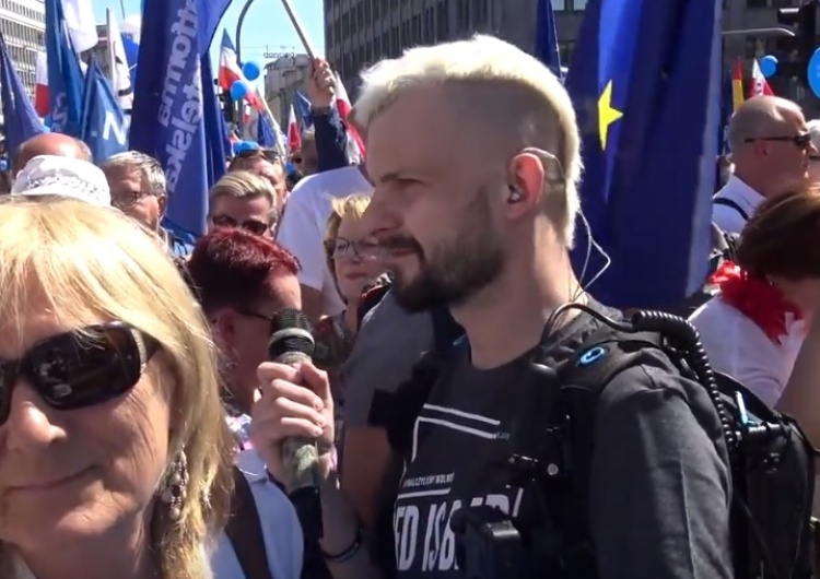  [video] Pyta.pl na Marszu Wolności: "Landrynki dla krasnoludków! Proszę mnie nie filmować!"