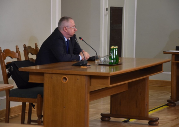 Bondaryk (były szef ABW) przyznaje, że rozmawiał z Tuskiem o Amber Gold