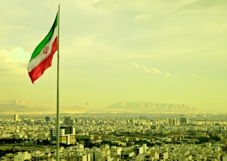  UE przejdzie z dolara na euro w płatnościach za irańską ropę?