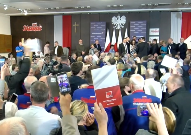 Internauci komentują awanturę "obrońców demokracji" podczas spotkania z Premierem w Sali BHP Stoczni