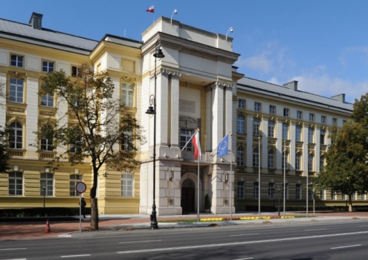  Komentarz do artykułu Artura Radwana w DGP "Wielkie zmiany dla urzędników. Nadchodzi rządowa miotła..."