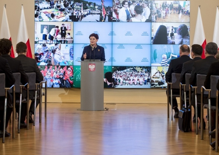  Premier Szydło: Apeluję do polityków i samorządowców: Nie straszcie Polaków reformą edukacji!