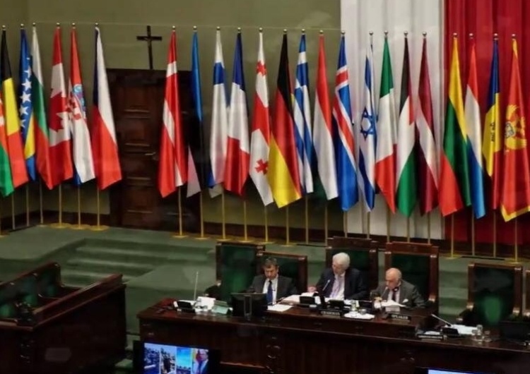 Trzeci dzień obrad ZP NATO. Min. Błaszczak: Rosja udowodniła, że gotowa jest siłą zmieniać granice