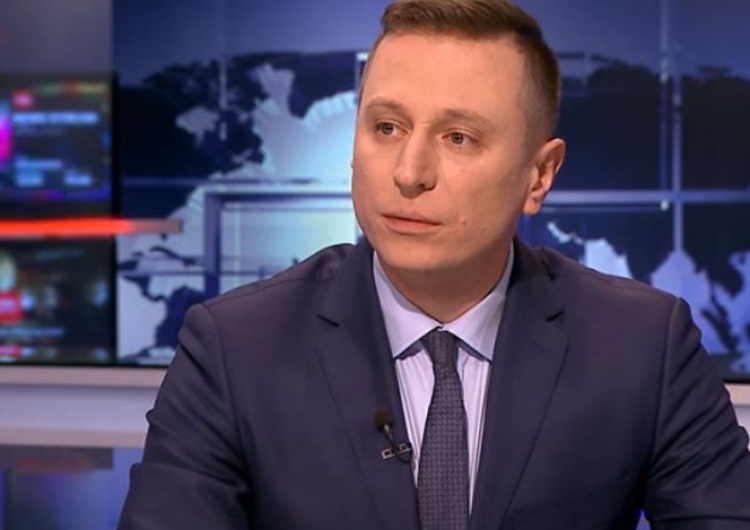 Poseł Brejza: "Usiłowano zabić moją rodzinę". Tymczasem koło jego domu palił się... toi-toi