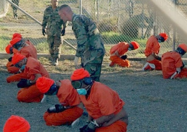 ilustracja/ więzienie CIA Guantanamo Jest wyrok - na Litwie i w Rumunii torturowano terrorystów