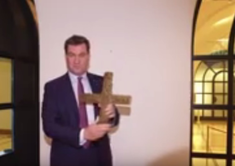Od dziś w Bawarii krzyż na każdym budynku publicznym