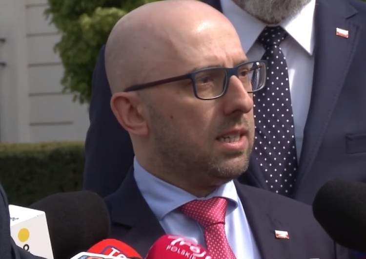 Krzysztof Łapiński: "Nie wypada się przeciwstawić obniżeniu pensji politykom.