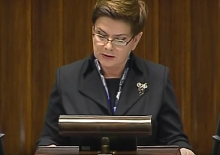 Debata nad wotum nieufności wobec Beaty Szydło. Premier Morawiecki broni poprzedniczki