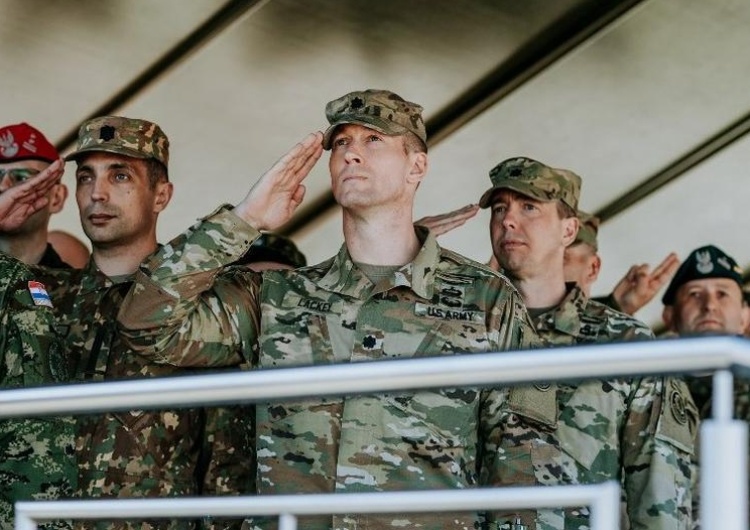 Ambasador USA przy NATO: Nie ma decyzji ws. stałych baz w Polsce