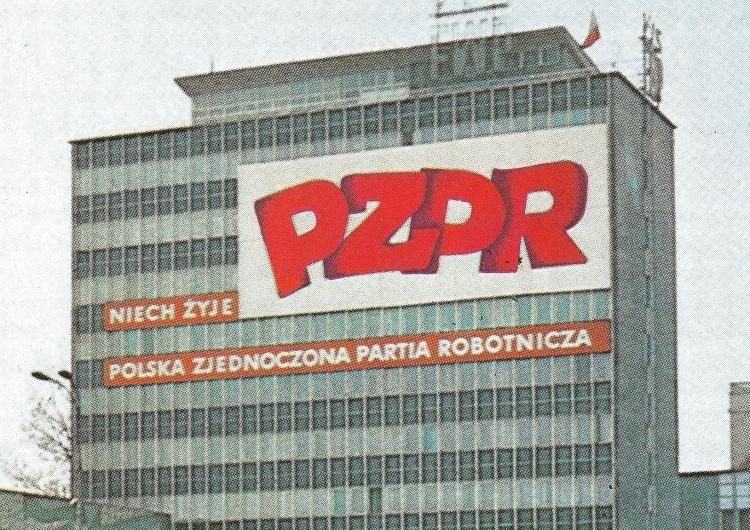 Elity komunistyczne zmieniły legitymacje partyjne na książeczki czekowe