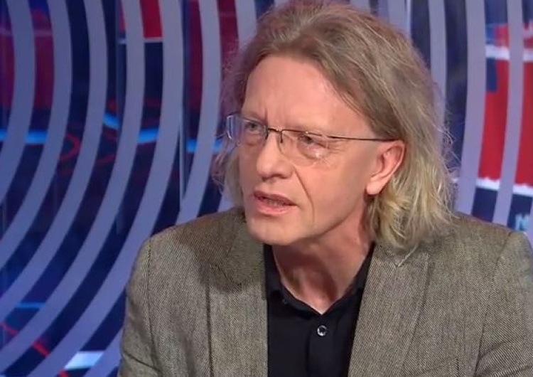 Mieszkowski szydzi: "Populistyczny prezydent Duda, znany z łapania hostii...". Cięta riposta internauty