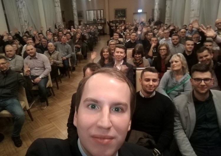 Adam Andruszkiewicz do R. Trzaskowskiego: "Pokazuję, że można..."