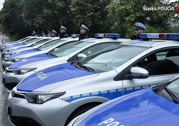 Jarasz: Z klimą i w automacie. Hybrydowe i ekologiczne radiowozy wjechały na służbę do śląskiej policji
