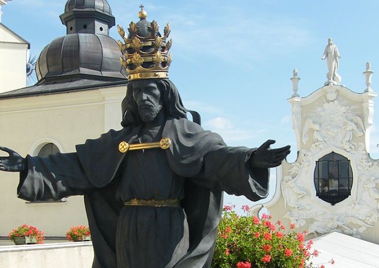Posąg Chrystusa Króla nad wejściem do Wieczernika na Jasnej Górze Fot. Aneta Lazurek Nowenna przed Jubileuszowym Aktem