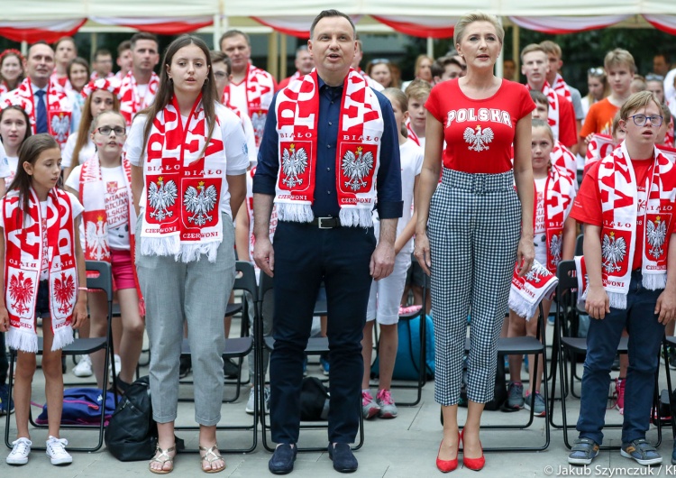 Zobacz jak kibicuje Prezydent. Strefa kibica w ogrodach Pałacu Prezydenckiego
