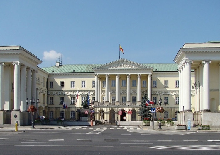 domena publiczna Warszawski ratusz unieważnił przetarg na audyt nieruchomości