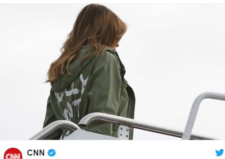  Melania Trump pojechała do dzieci imigrantów w kurtce z napisem "Nie obchodzi mnie to"