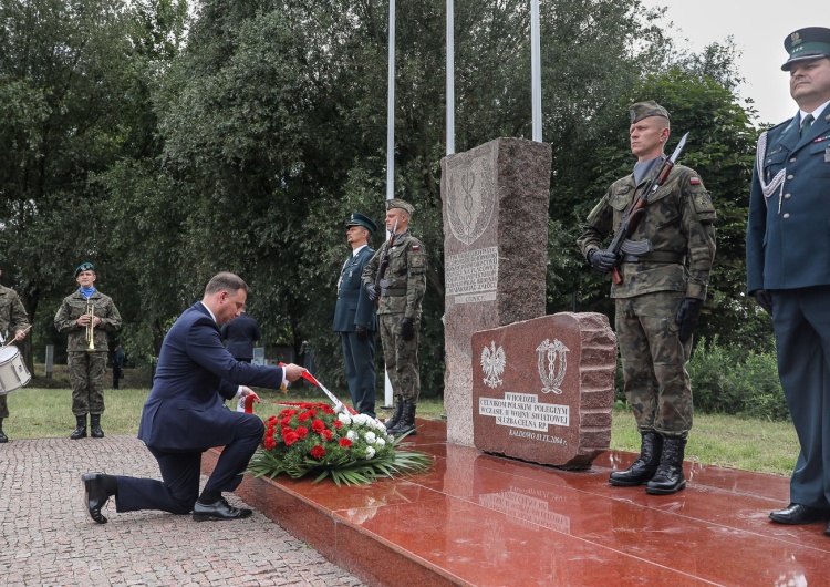 Jakub Szymczuk Prezydent oddał cześć i złożył wieniec przed Pomnikiem Celników Polskich