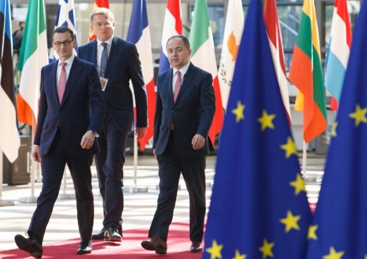 Premier Morawiecki: Konsekwencja w sprawie uchodźców opłaciła się