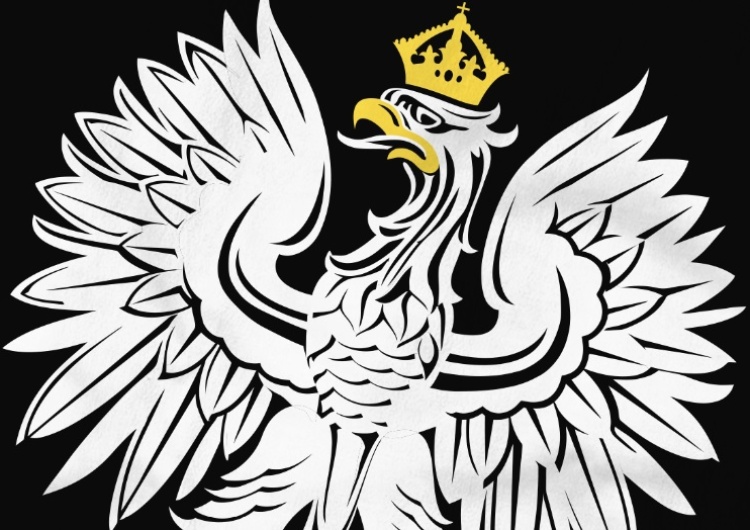 Wyborcza wściekła: Agata Duda wystąpiła w koszulce wrogiej UE firmy Red is Bad. A ptak na niej...