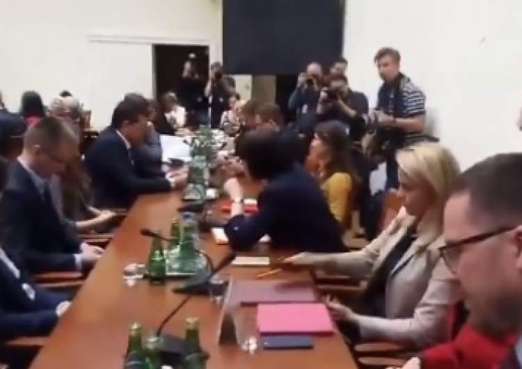  [video] Kaja Godek bez prawa głosu w trakcie posiedzenia komisji