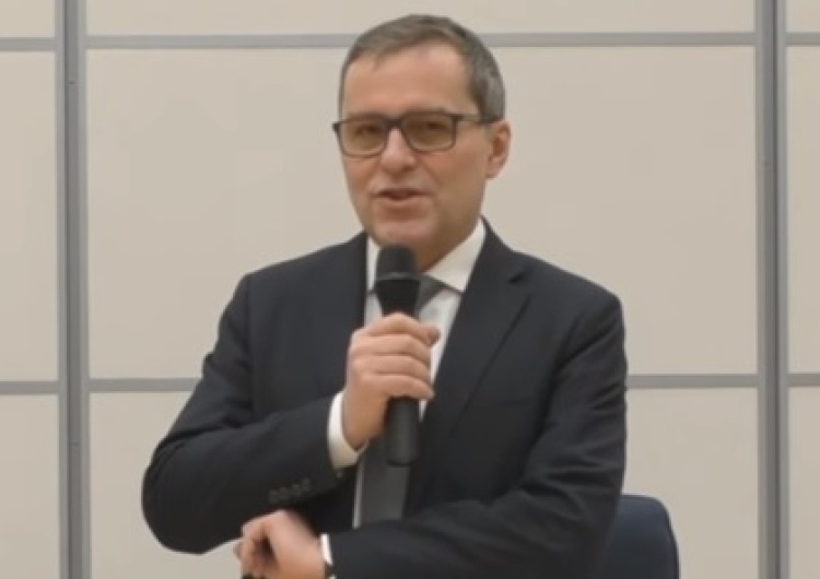 C. Gmyz przypomina R.Trzaskowskiemu: "Bez udziału PO nie byłoby pomysłu przymusowej relokacji"