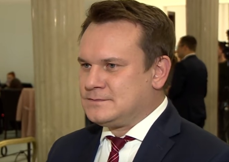  Dominik Tarczyński chce pomóc reporterowi TVN24: "Wrócili Decapitated, wróci Bojanowski"