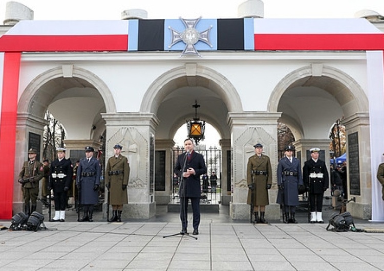  Prezydent odsłonił tablicę poświęconą pamięci "Żołnierzy Wyklętych"