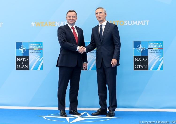 Prezydent Andrzej Duda witany przez Sekretarza Generalnego NATO podczas pierwszego dnia Szczytu Dziś drugi dzień szczytu NATO. Co przed nami?