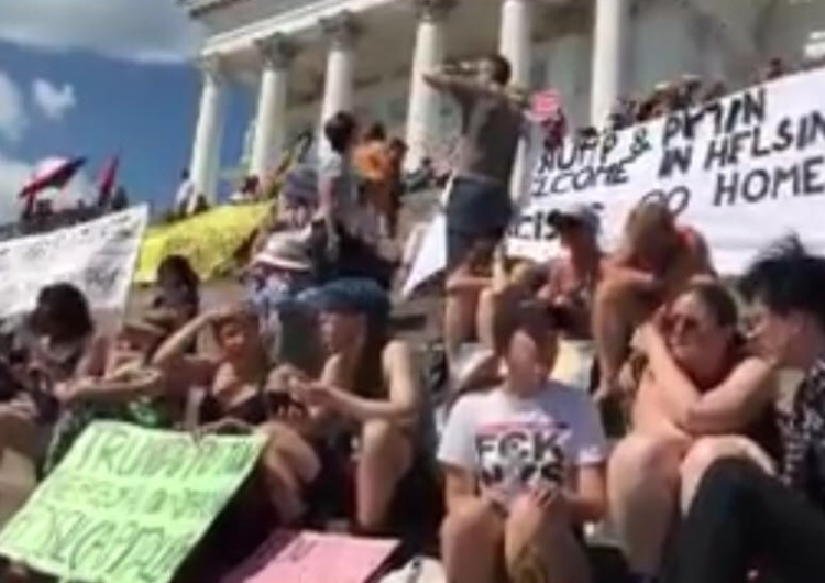  [video] W Helsinkach trwają protesty przed jutrzejszym spotkaniem Trump-Putin