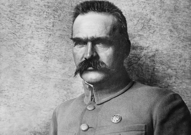  Baczność! Marszałek Piłsudski mówi: "Niech się śmieją polskie dzieci śmiechem odrodzenia" [Nagranie 1924]
