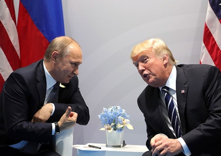 Kremlin.ru Opinie kometatorów po spotkaniu prezydentów USA i Rosji w Helsinkach: "Trump przegrał starcie z Putinem"