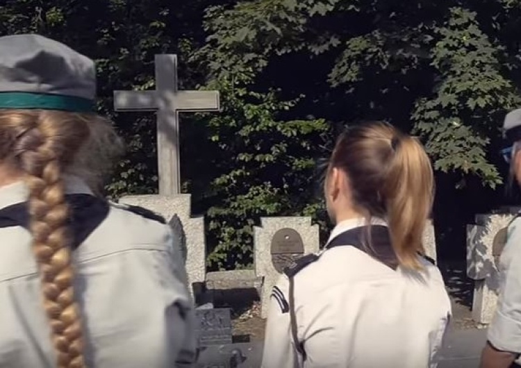 Bukowski: Apel o apolityczność ZHP