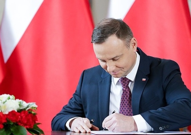 Krzysztof Sitkowski Dwie ustawy z podpisem prezydenta Andrzeja Dudy