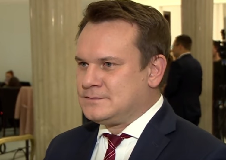  D. Tarczyński[PiS]: "Jak nie pasuje posłowi Cimoszewiczowi Sejm, to do stolarni"