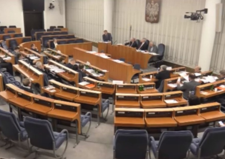 Posiedzenie Senatu. Senatorowie nie zajmą się dziś wnioskiem prezydenta o rozpisanie referendum
