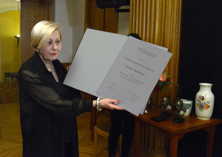 Joanna Siedlecka, fot T. Gutry Joanna Siedlecka otrzymała Nagrodą Mackiewicza