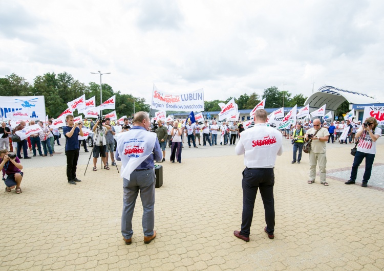 M. Żegliński Pikieta w obronie zwolnionego związkowca z Grupy Azoty Puławy