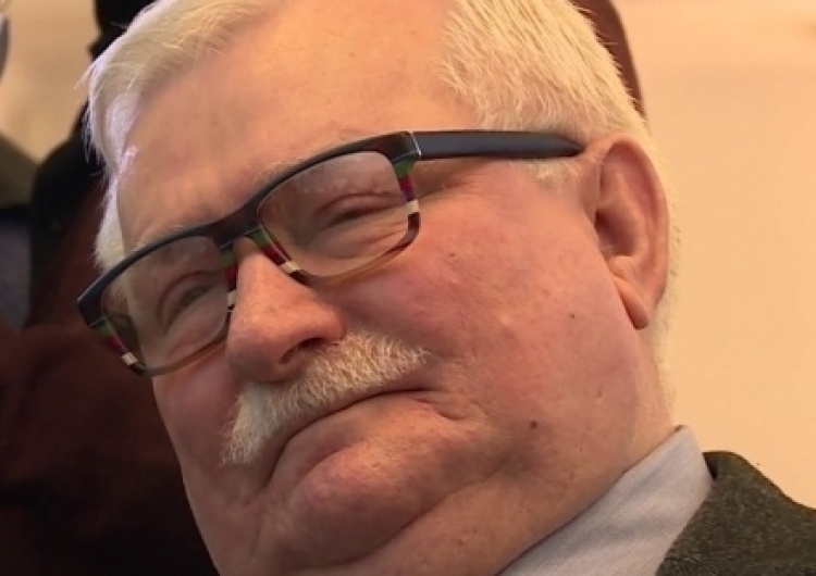  Wałęsa pokazuje kontrowersyjny film - politycy PiS jako komunistyczni zbrodniarze, Macierewicz - Leninem