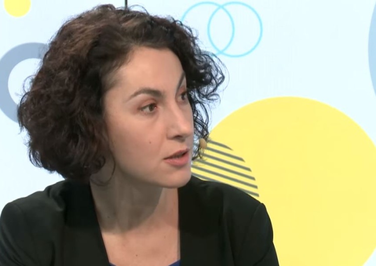 Internauci przypominają wywiad z szefową AI: "Dlaczego nie protestowaliście kiedy kibice..."