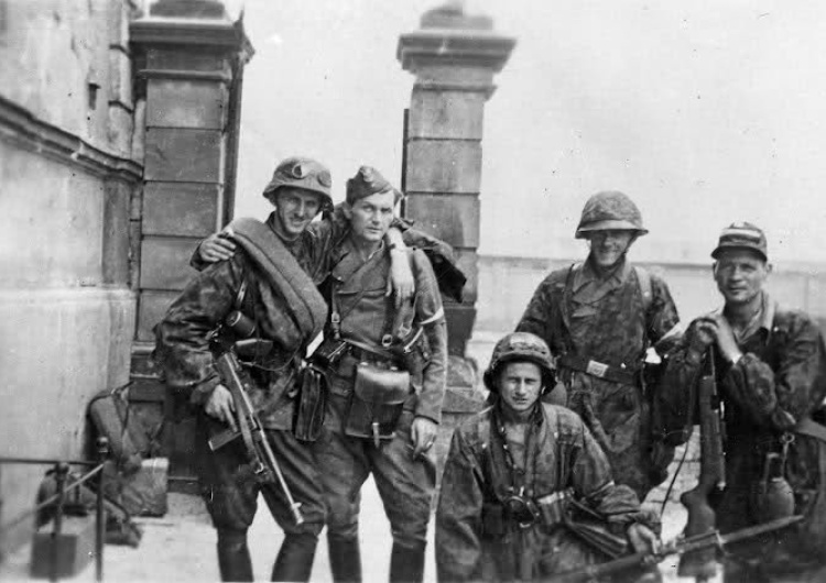 dr Piotr Łysakowski: Gazety 1945 o Powstaniu
